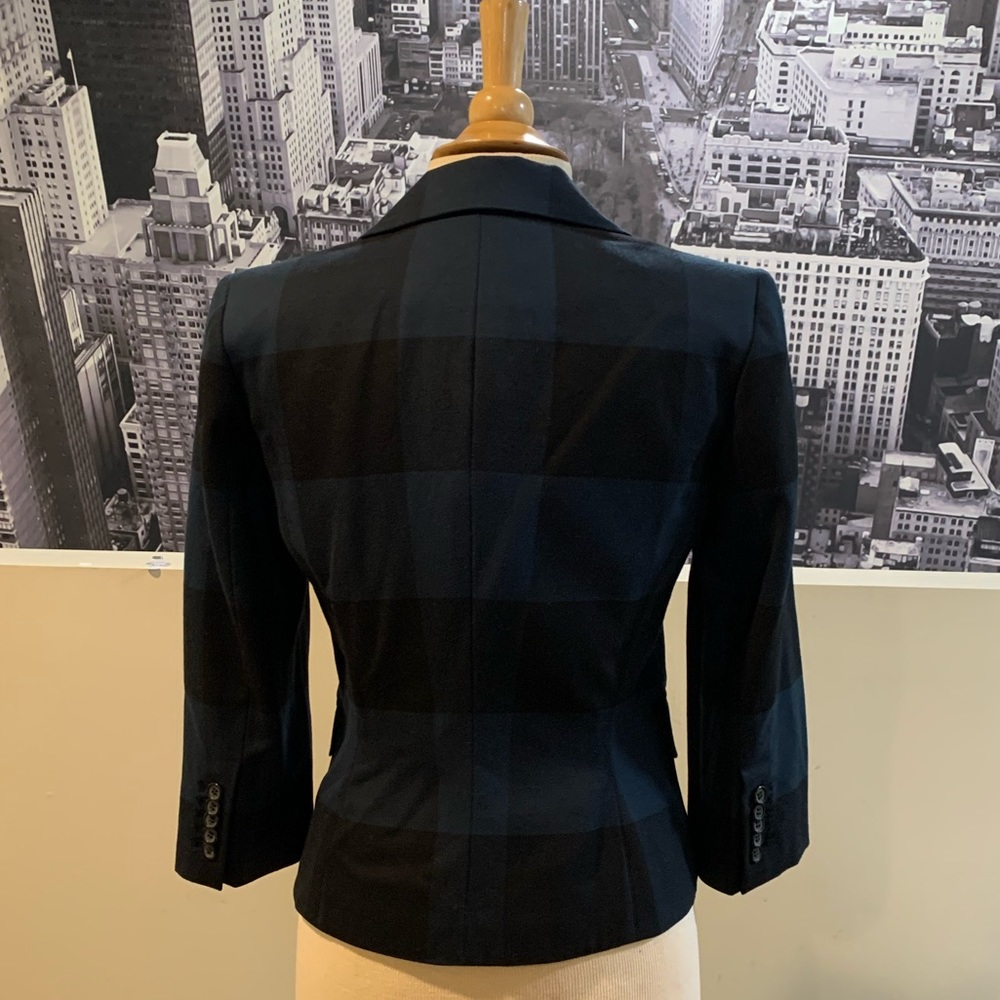 Elizabeth & James Navy/black Buffalo Plaid 3/4 sleeve crop blazer, Size 6 - Picture 3 of 10